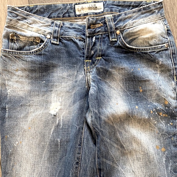 Woman’s ZARA Distressed Light Wash Jeans - Picture 3 of 10